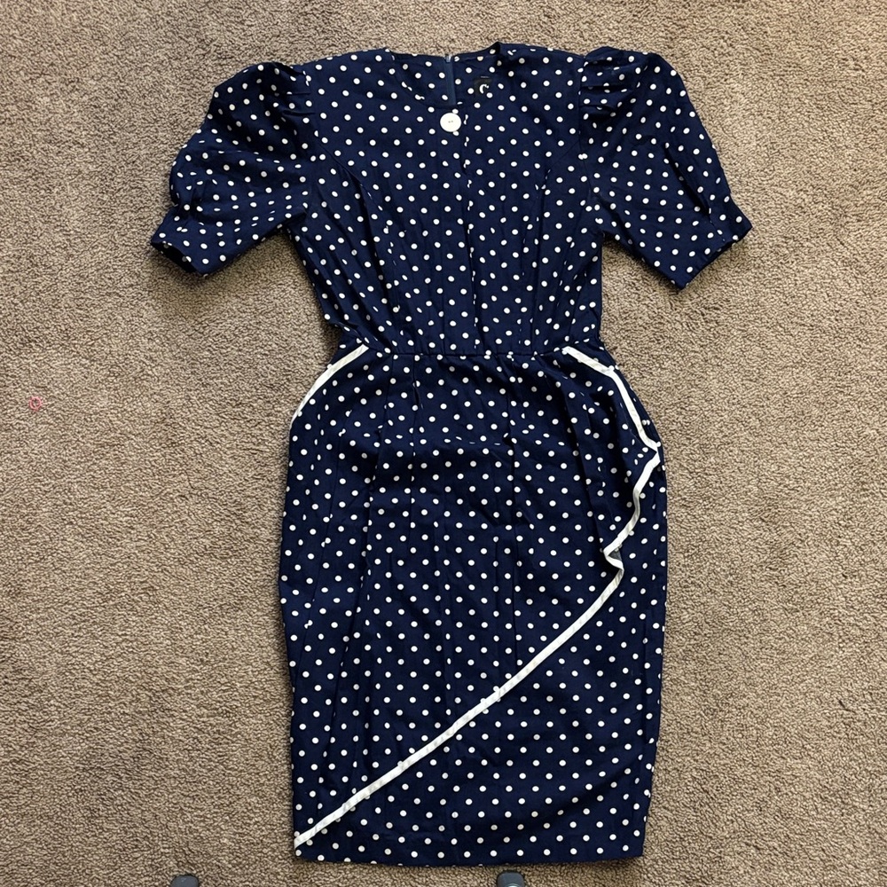 Choon 1949 vintage inspire dress. Elegant Navy Polka Dot Dress think I love Lucy